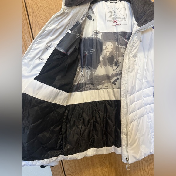 ZeroXposur White and Black Ski Jacket - Picture 10 of 10